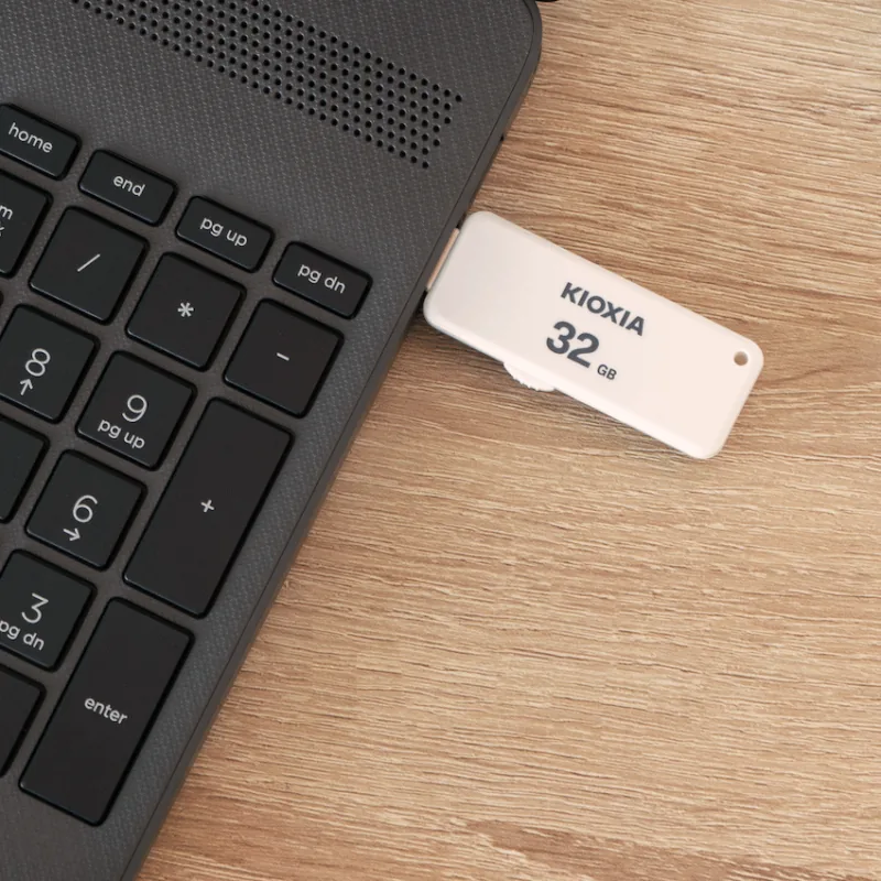 Kioxia U203W- 32GB USB 2.0 Yamabiko Slider Type
