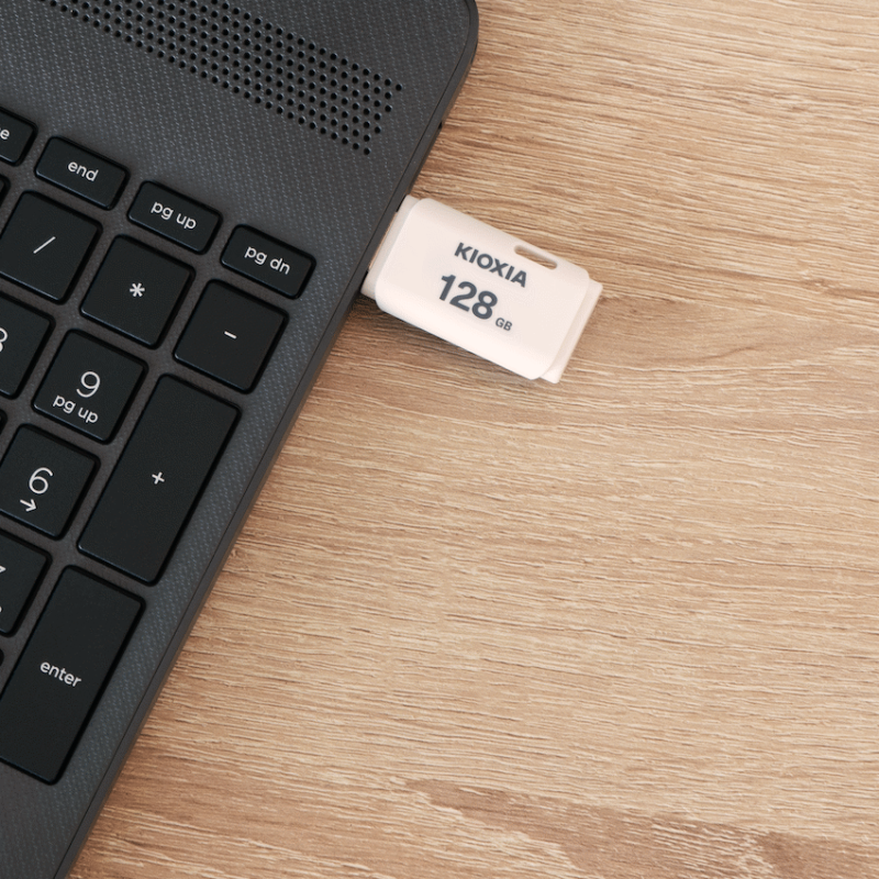 Kioxia 128GB USB 2.0-White